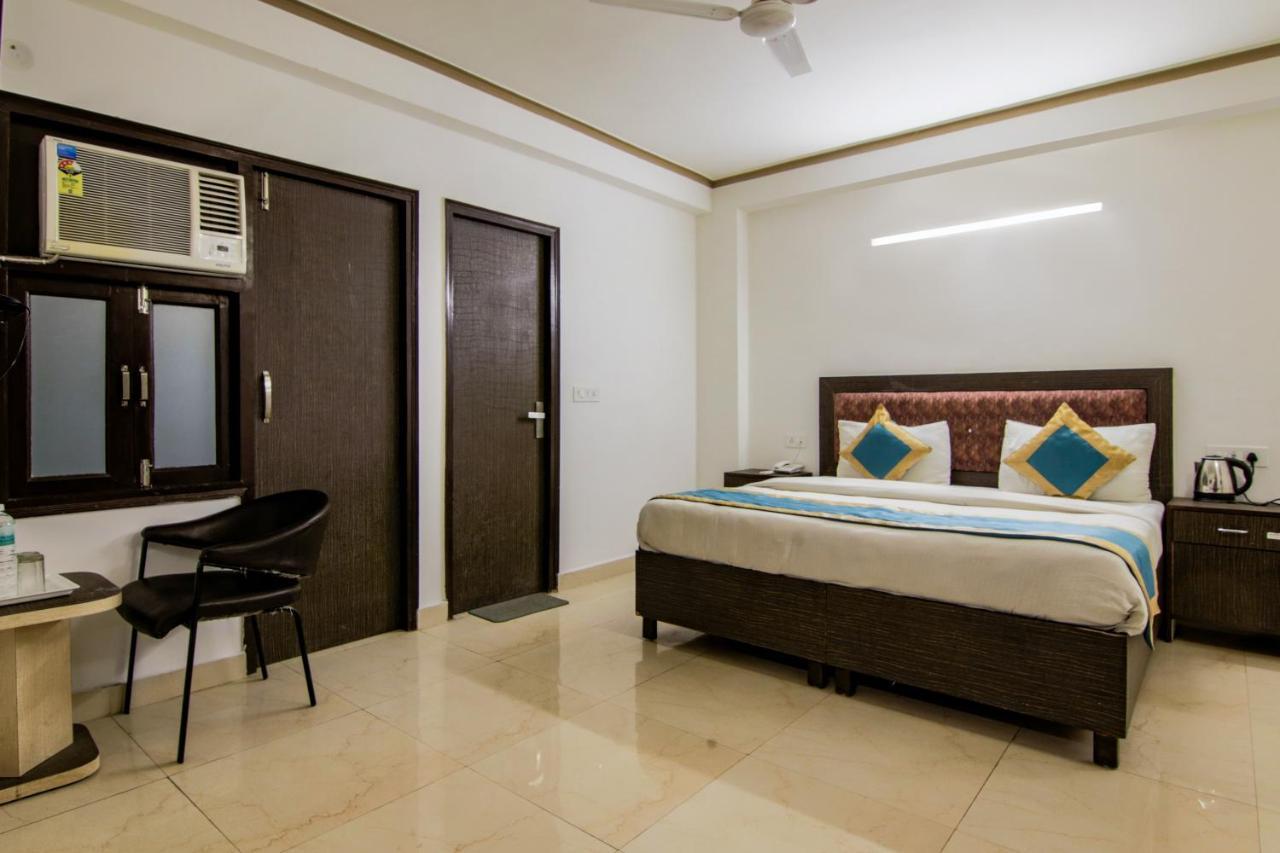 Hotel The Ocean Near Igi Airport Yeni Delhi Dış mekan fotoğraf