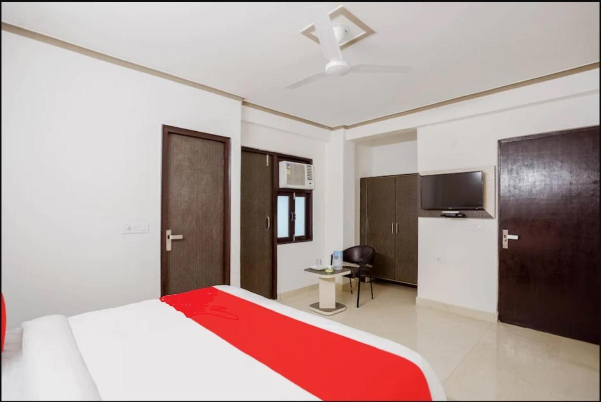 Hotel The Ocean Near Igi Airport Yeni Delhi Dış mekan fotoğraf