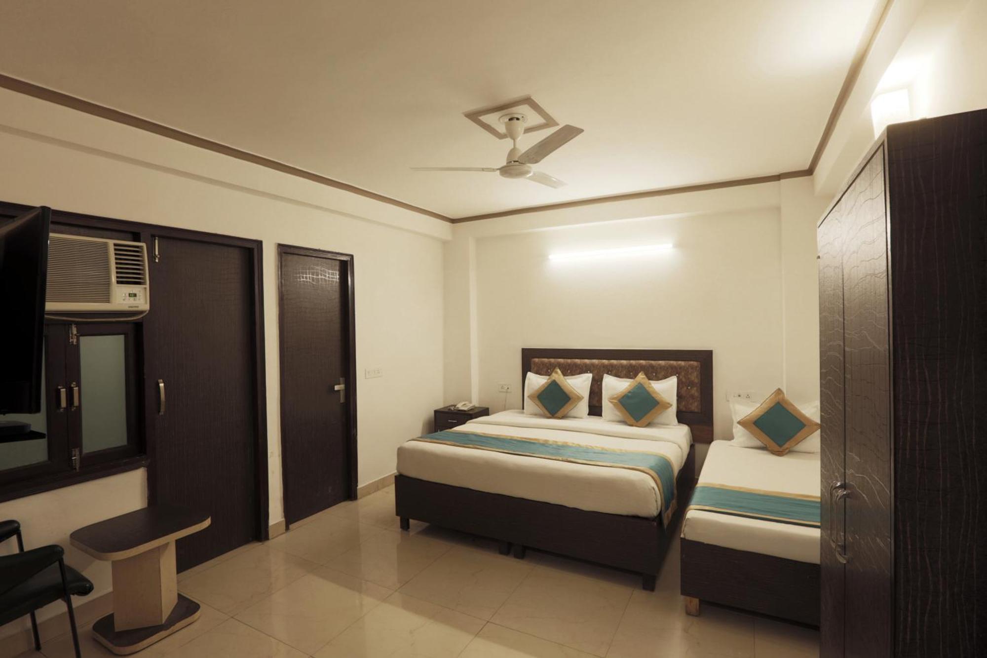 Hotel The Ocean Near Igi Airport Yeni Delhi Dış mekan fotoğraf