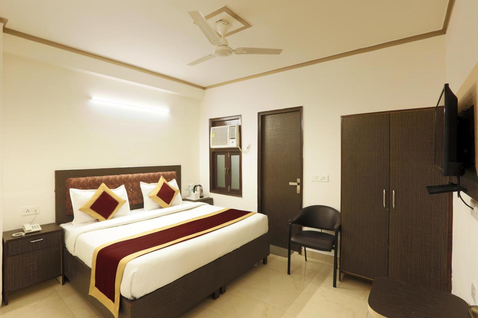 Hotel The Ocean Near Igi Airport Yeni Delhi Dış mekan fotoğraf