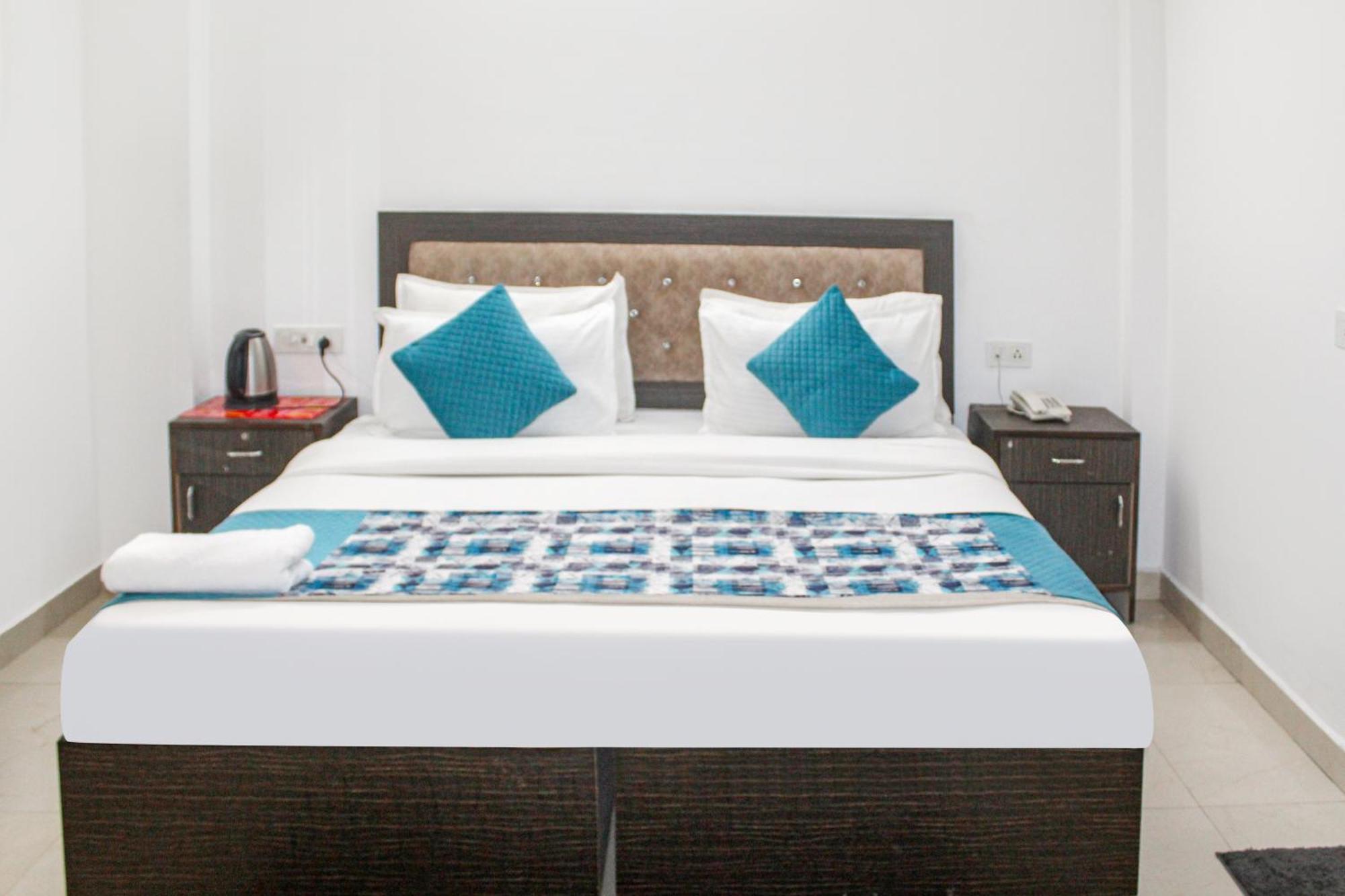 Hotel The Ocean Near Igi Airport Yeni Delhi Dış mekan fotoğraf